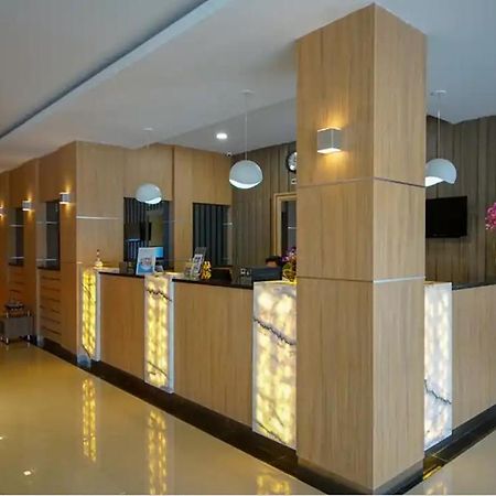 Twospaces Living At Kr Hotel Palembang Eksteriør bilde